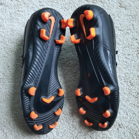 Nike Soccer Cleats Jr Phantom GX club FG/MG - Picture 4 of 10